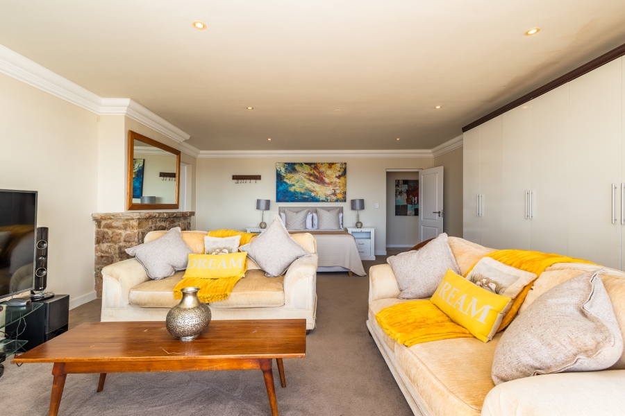 7 Bedroom Property for Sale in Beacon Isle Western Cape
